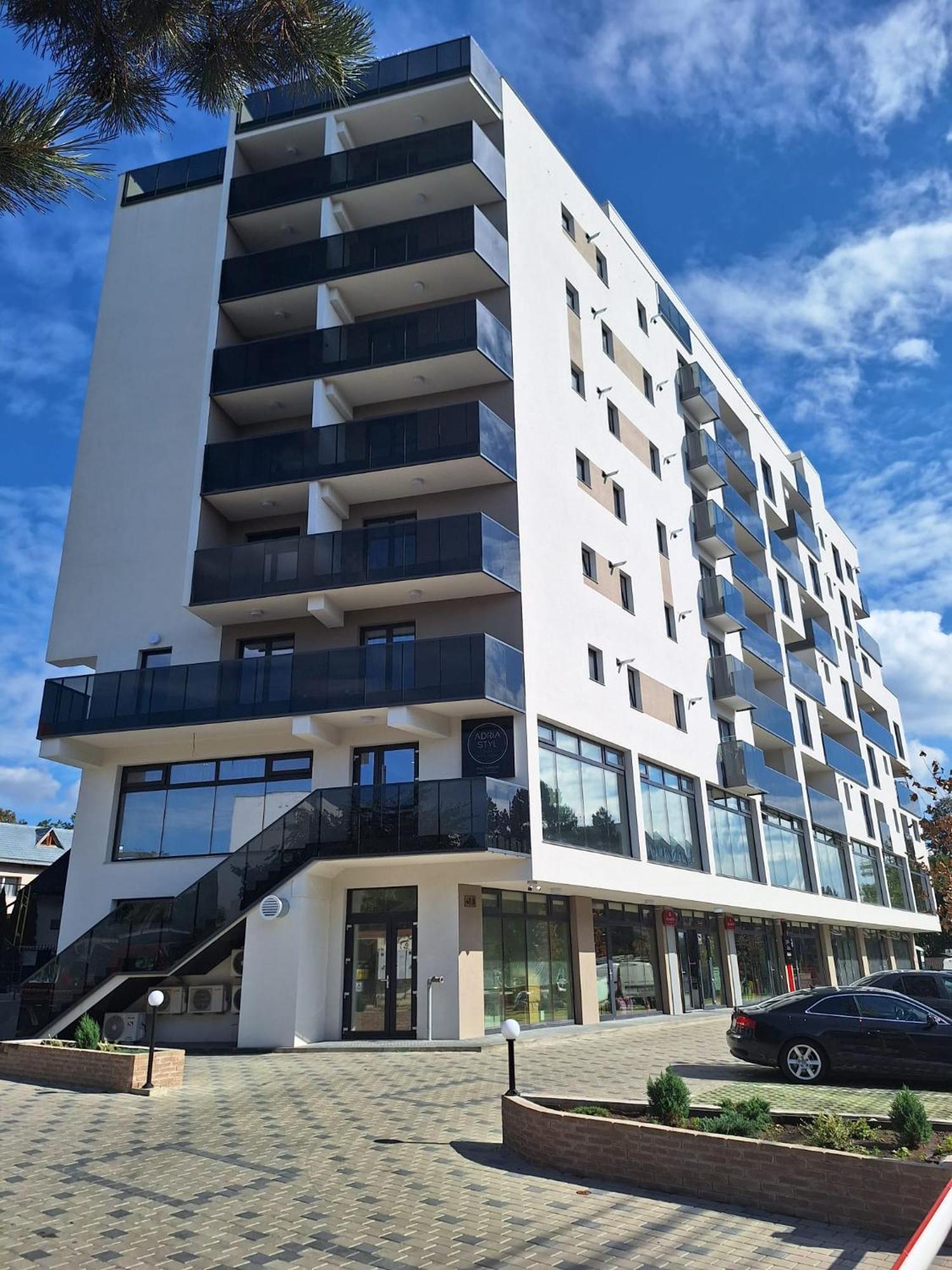 Deluxe Apartments On G Enescu Blvd Near Stefan Cel Mare University スチャヴァ エクステリア 写真
